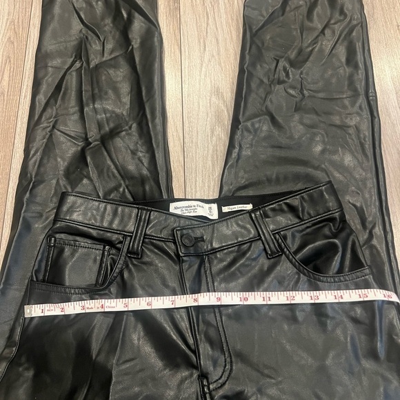 Abercrombie and Fitch The 90s Straight Ultra High Rise Vegan Leather Pants - Picture 9 of 13